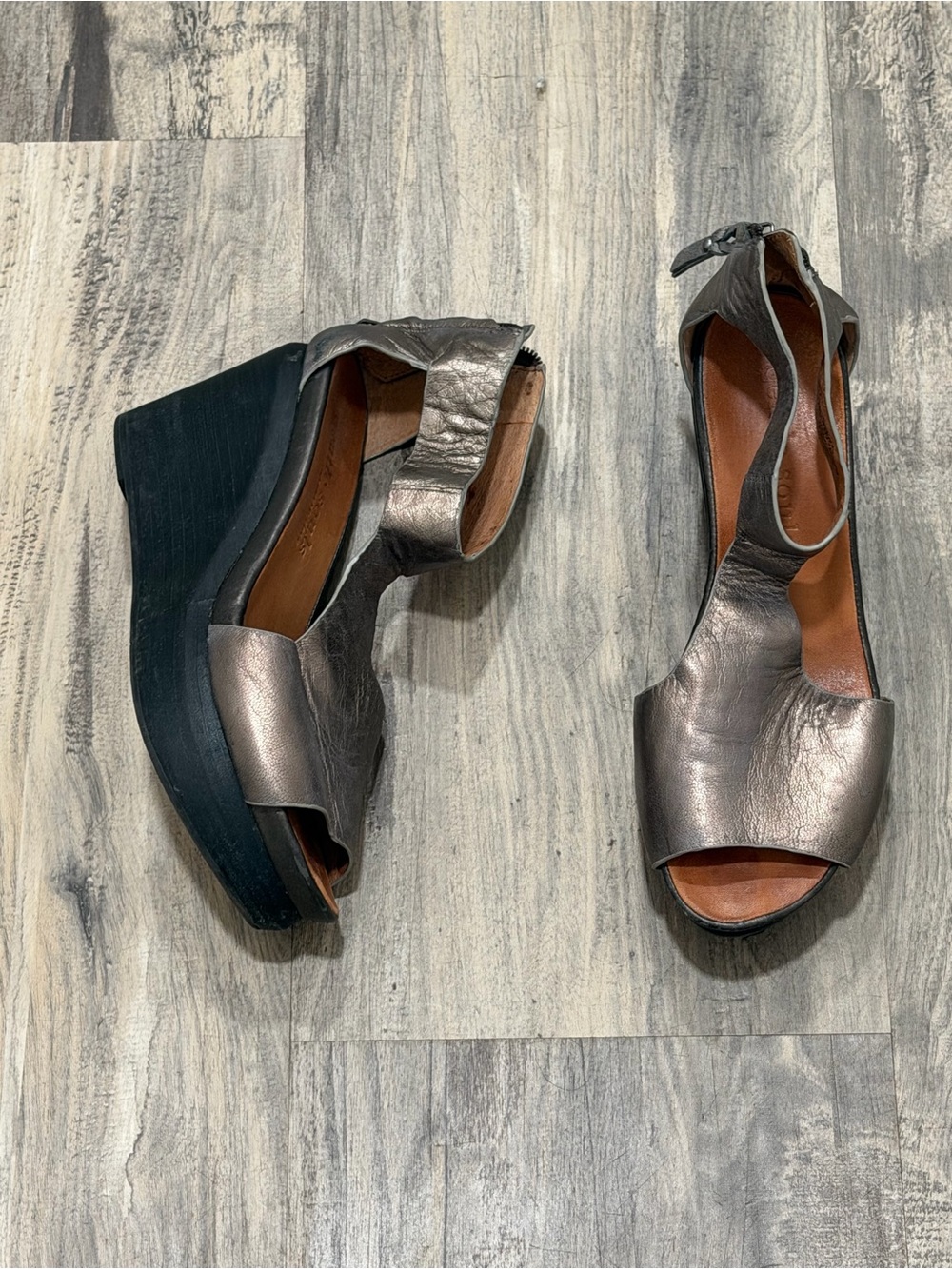 Gentle souls Kenneth Cole Pewter Wedge Sandals - Women's Open Toe Ankle Strap 7